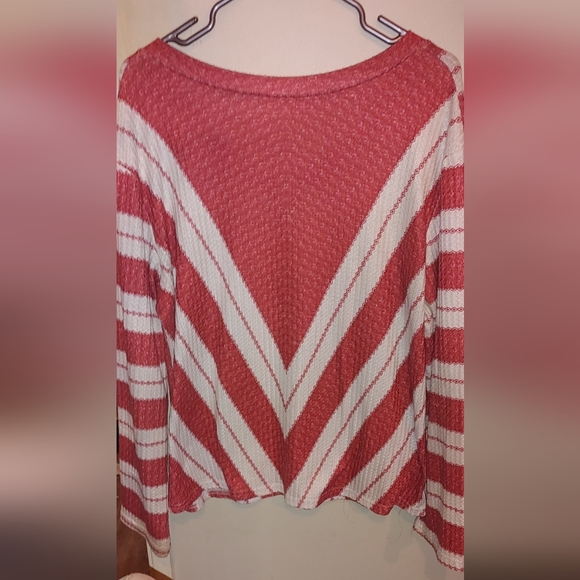 Lightweight striped top - Picture 2 of 4